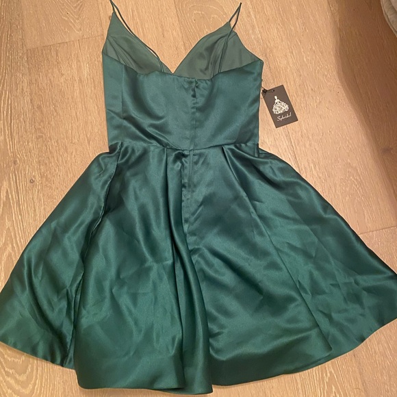 Grad/formal emerald green dress from Spbridal. US 8 but fits like US 6 - Picture 2 of 3